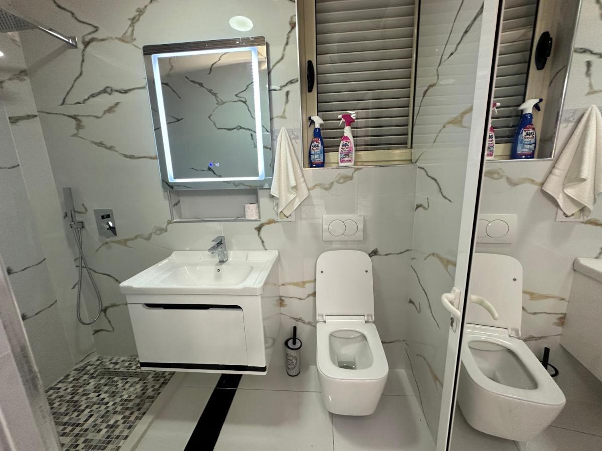 Esto'S Apartament Near Tirana Airport 1 - Self Checkin -Netflix - Free Parking Valjiosi Esterno foto